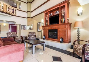 Comfort Suites Bakersfield