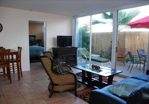 Comfortable Renovated Ground Floor Apartment in the Ocotillo Lodge with patio
