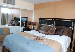 Comfortable Renovated Ground Floor Apartment in the Ocotillo Lodge with patio