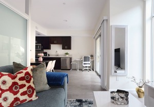 Comfy, Clean & Modern Pasadena Apartment