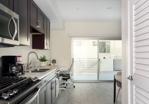 Comfy, Clean & Modern Pasadena Apartment