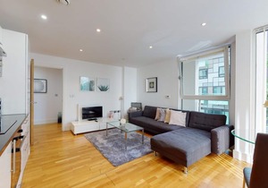 Comfy Two Bed Apartment w Balcony in Canary Wharf