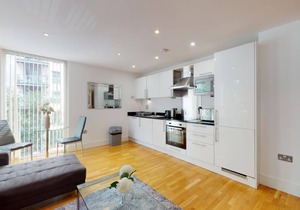 Comfy Two Bed Apartment w Balcony in Canary Wharf