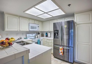 Condo with Patio, Walk to Downtown Palm Springs!