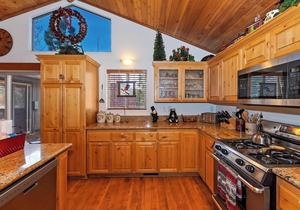 Copper Moose Lodge by Destination Big Bear : Castle Glen Estates! Hot Tub! Game Room with Pool Table! EV Charger!