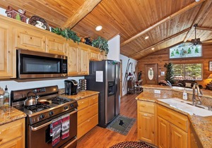 Copper Moose Lodge by Destination Big Bear : Castle Glen Estates! Hot Tub! Game Room with Pool Table! EV Charger!
