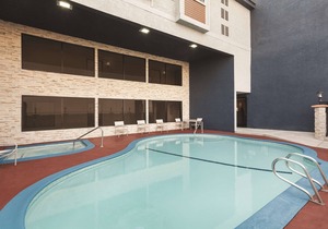 Country Inn & Suites by Radisson, Bakersfield, CA
