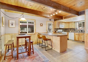 Coyote Pines- Relaxing Family Retreat- Hot Tub
