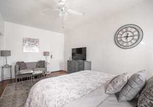 COZY AND CUTE STUDIO (206)
