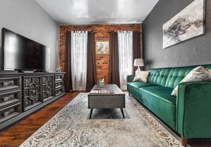 COZY AND STYLISH 1 BEDROOM APARTMENT (201)