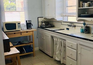 Cozy Beach Apartment in Trendy Belmont Shore! Sanitized and Clean!
