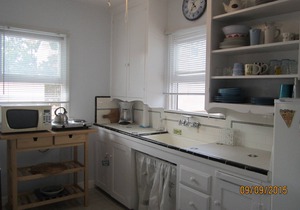 Cozy Beach Apartment in Trendy Belmont Shore! Sanitized and Clean!
