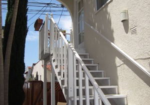Cozy Beach Apartment in Trendy Belmont Shore! Sanitized and Clean!