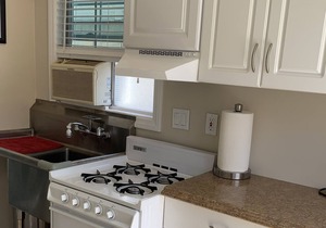COZY BEACH COTTAGE w/2beach cruisers/beach parking pass No smoking property