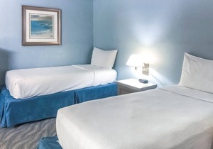 Cozy Beach Vacation! 3 Spacious Units w/Kitchen! Outdoor Pool