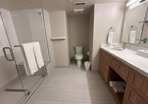 Cozy Beach Vacation! 3 Spacious Units w/Kitchen! Outdoor Pool