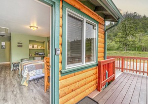 Cozy Cali Retreat W/ Easy Access to Redwoods, Free WiFi, & More!