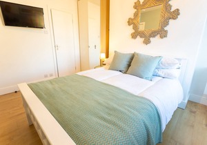 Cozy Claremont Road Studio next to Queen's Park for 2 people