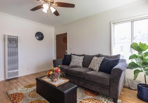 Cozy Cottage - Full Kitchen & At-Home Comfort