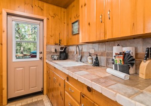 Cozy on Rainbow | Fireplace | BBQ | Mountain Getaway