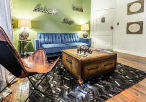 COZY ONE BEDROOM APARTMENT (102)
