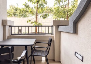 Crisp Westchester 1BR w/ Gym, Pool, nr. LAX & beach, by Blueground