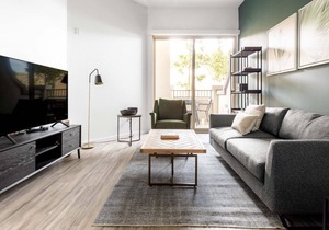 Crisp Westchester 1BR w/ Gym, Pool, nr. LAX & beach, by Blueground