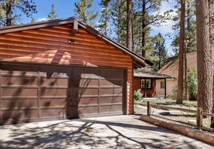 Cuddle Bear's Cabin- Cozy Log Cabin- Pool Table