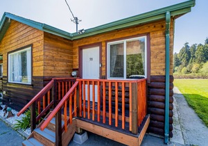 Darling studio near the beach & state parks with kitchenette, WiFi, & more