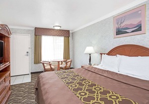 Days Inn by Wyndham Los Angeles LAX/Redondo/Manhattan Beach