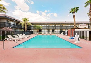 Days Inn & Suites by Wyndham Needles
