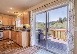 Delightful Northern Retreat w/ Gas Grill, Free WiFi & Easy Access to Redwoods