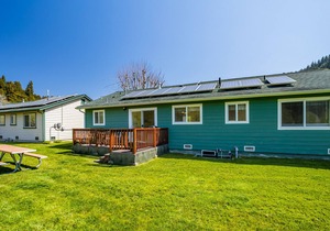 Delightful Northern Retreat w/ Gas Grill, Free WiFi & Easy Access to Redwoods