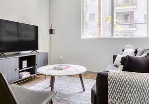 Deluxe Downtown 1BR w/ Pool, Gym & W/D near Staples Center, by Blueground