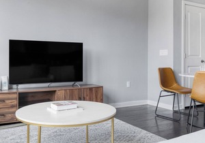 Deluxe Downtown Studio w/ Pool & Gym, near Broad Museum, by Blueground
