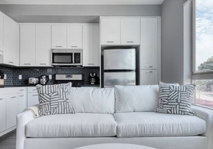 Deluxe Downtown Studio w/ Pool & Gym, near Broad Museum, by Blueground