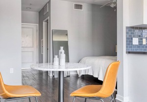 Deluxe Downtown Studio w/ Pool & Gym, near Broad Museum, by Blueground