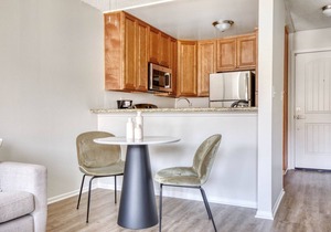 Deluxe North Hollywood 1BR w/Gym, Pool, walk to shops, by Blueground