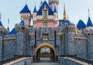 Disneyland Adventure! 3 Awesome Units, Onsite Dining, Water Park!