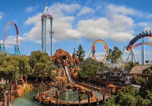 Disneyland Adventure Awaits! 2 Roomy Units, Pool and Hot Tub!