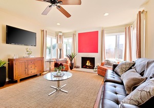 Dog-Friendly Home w/Fireplace, Gas Grill, Deck, Fast WiFi, Private Washer/Dryer