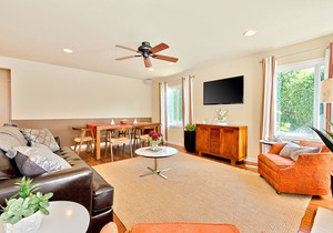 Dog-Friendly Home w/Fireplace, Gas Grill, Deck, Fast WiFi, Private Washer/Dryer