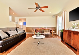 Dog-Friendly Home w/Fireplace, Gas Grill, Deck, Fast WiFi, Private Washer/Dryer