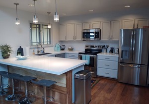 Downtown Carmel - Walk To Everything! - 2BR/1BA Exec Suite "B"