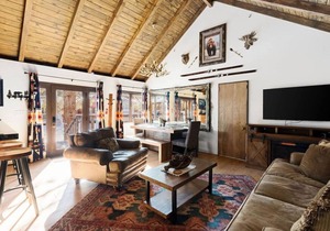 Dream Catcher Retreat + Hot Tub + EV + Games