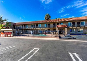 Econo Lodge Inn & Suites Escondido Downtown
