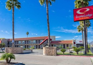 Econo Lodge Inn & Suites Escondido Downtown