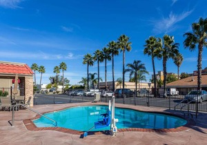 Econo Lodge Inn & Suites Escondido Downtown