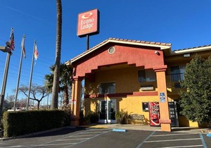 Econo Lodge Inn & Suites Lodi - Wine Country Area