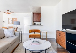 Elegant Hollywood 1BR w/Pool, walk to metro, restaurants, by Blueground
